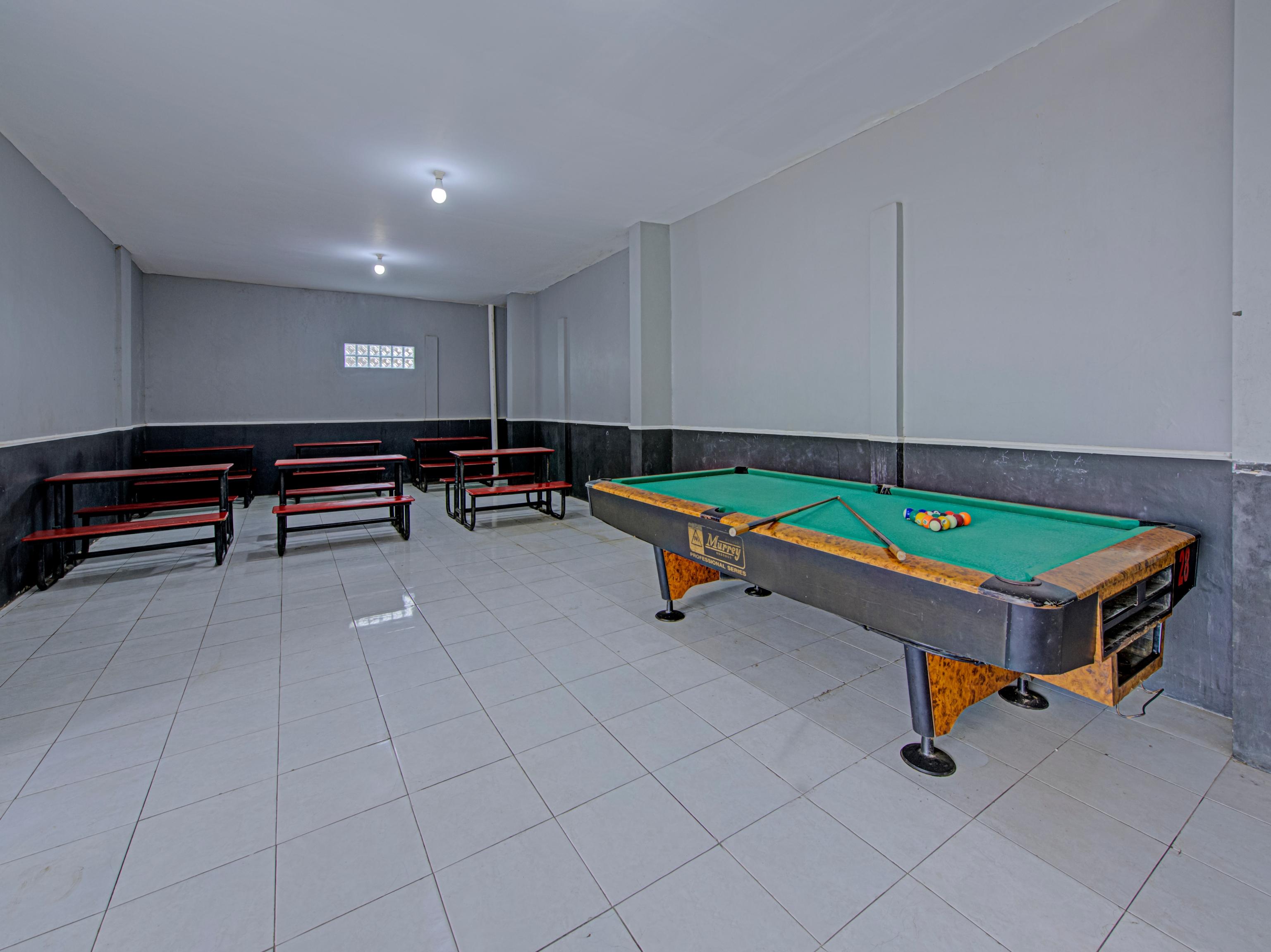 Oyo 3841 Wisma 25 Cilacap Exterior photo